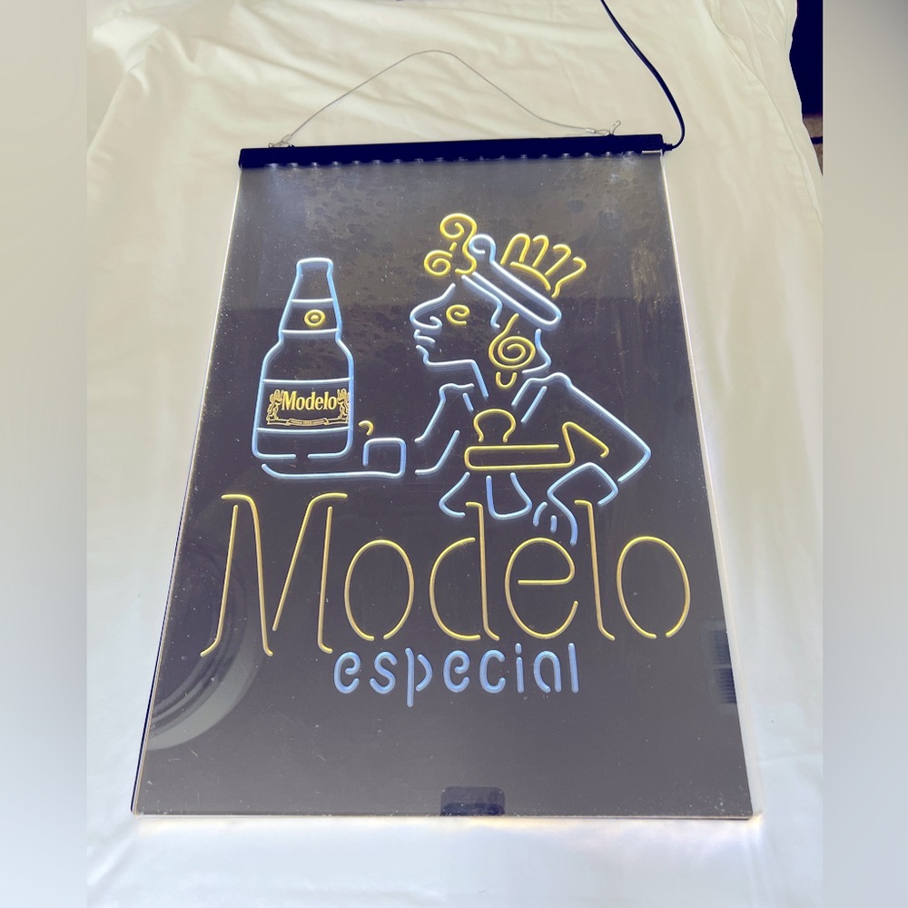 Modelo Especial Neon Beer Sign